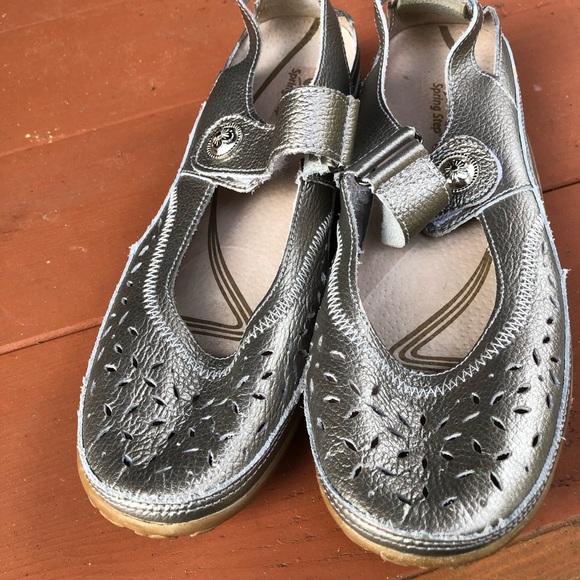 Spring step shoes silver Mary Jane style Sz 9 - Picture 2 of 6
